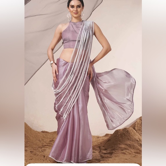 tikhi imli Other - Saree with Beaded Detailing on pallu.
Comes with petticoat & blouse piece.